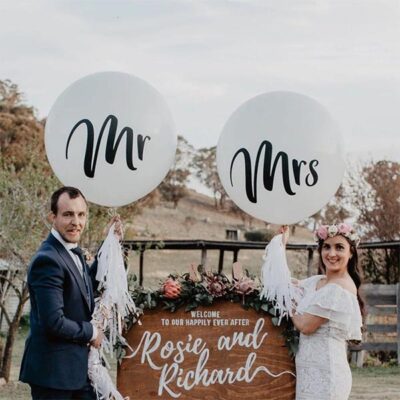 MrMrs-White-Round-Balloons