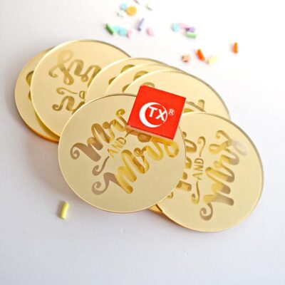 acrylic-vake-fisc-vupcake-yoppers-mr-mrs